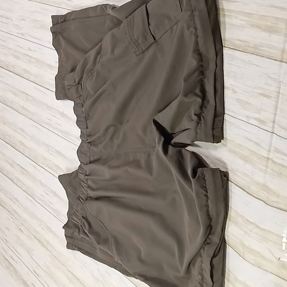 Bugged Exposure Converible Pants to Shorts Size Medium Olive Green - Picture 3 of 15